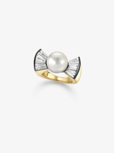 Jessica McCormack diamond and pearl ring in yellow gold with a round pearl framed by fan shaped diamond set bow details