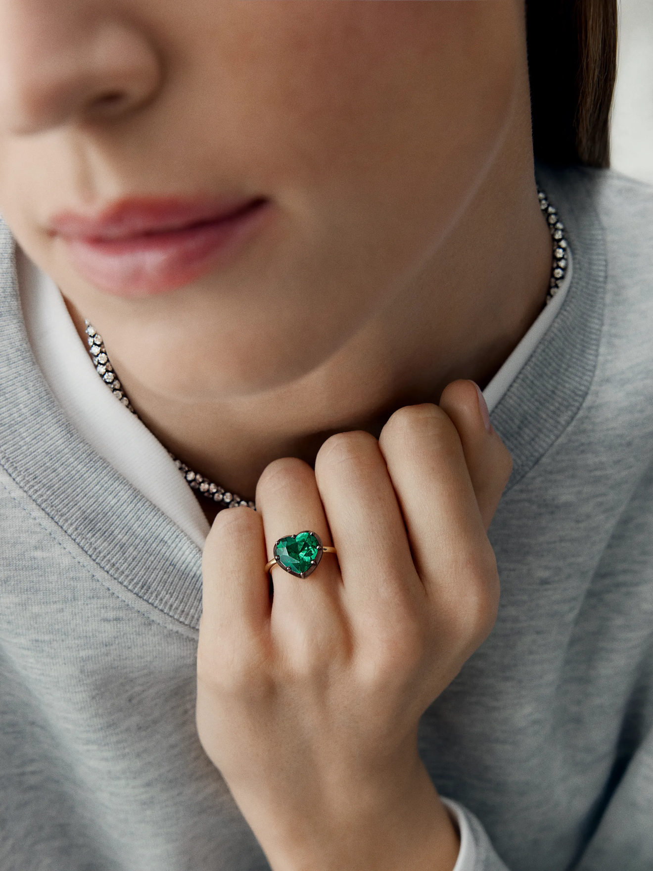 5.81ct Heart-Shaped Emerald Button Back Ring View 3